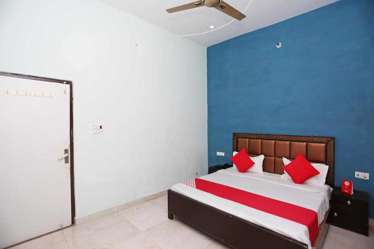 Oyo 29517 Hotel Barsana Palace Chhata Kültér fotó