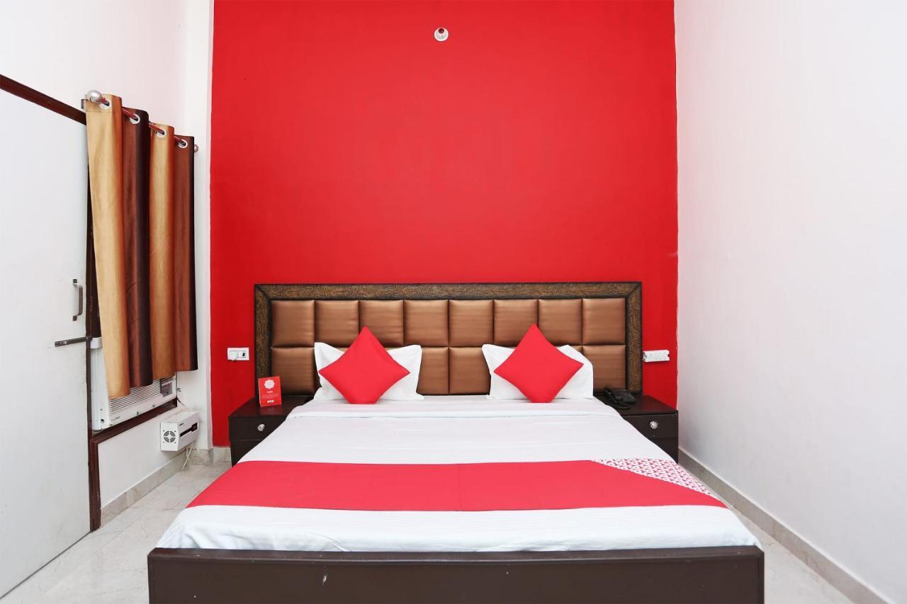 Oyo 29517 Hotel Barsana Palace Chhata Kültér fotó