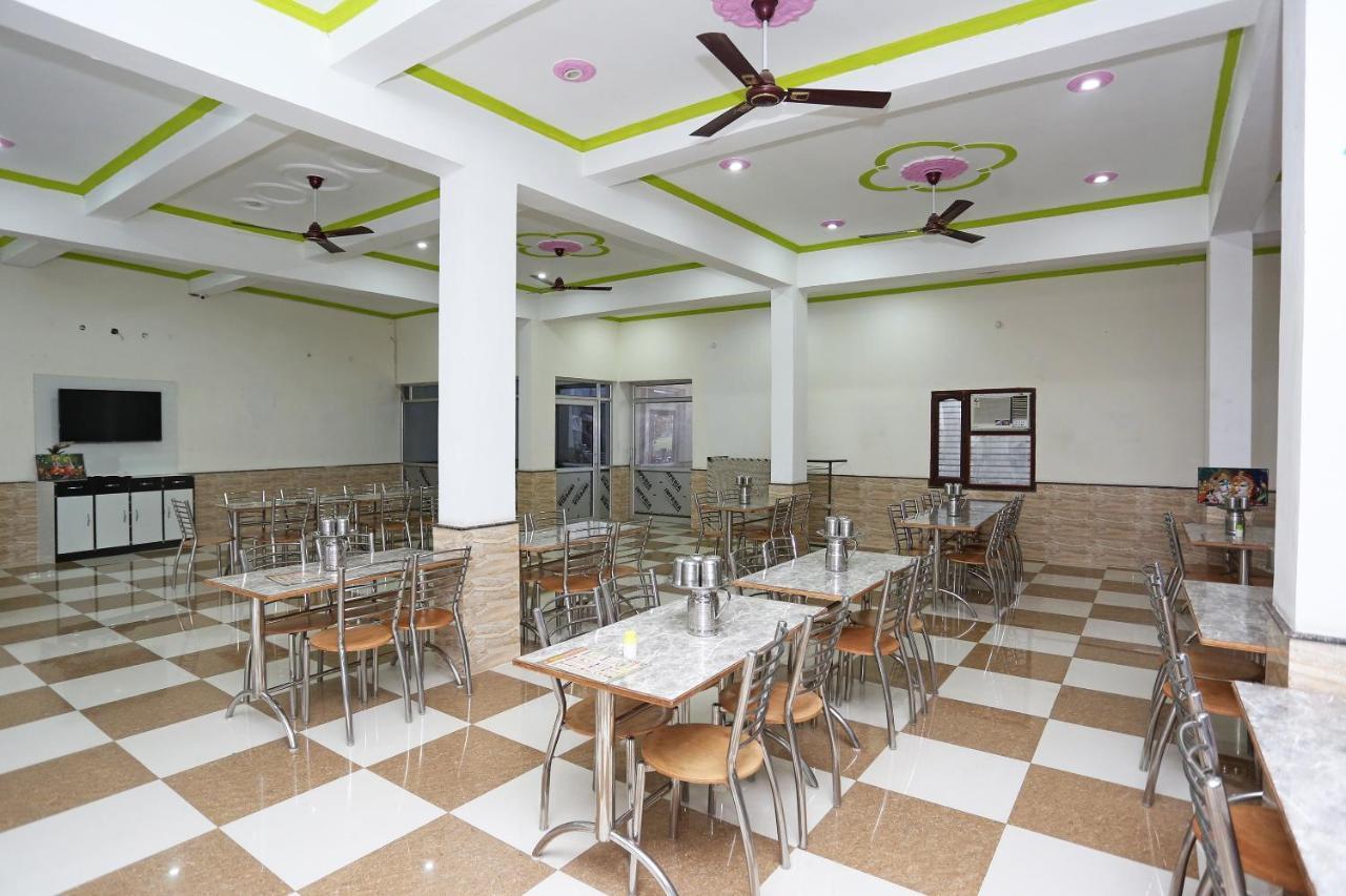 Oyo 29517 Hotel Barsana Palace Chhata Kültér fotó