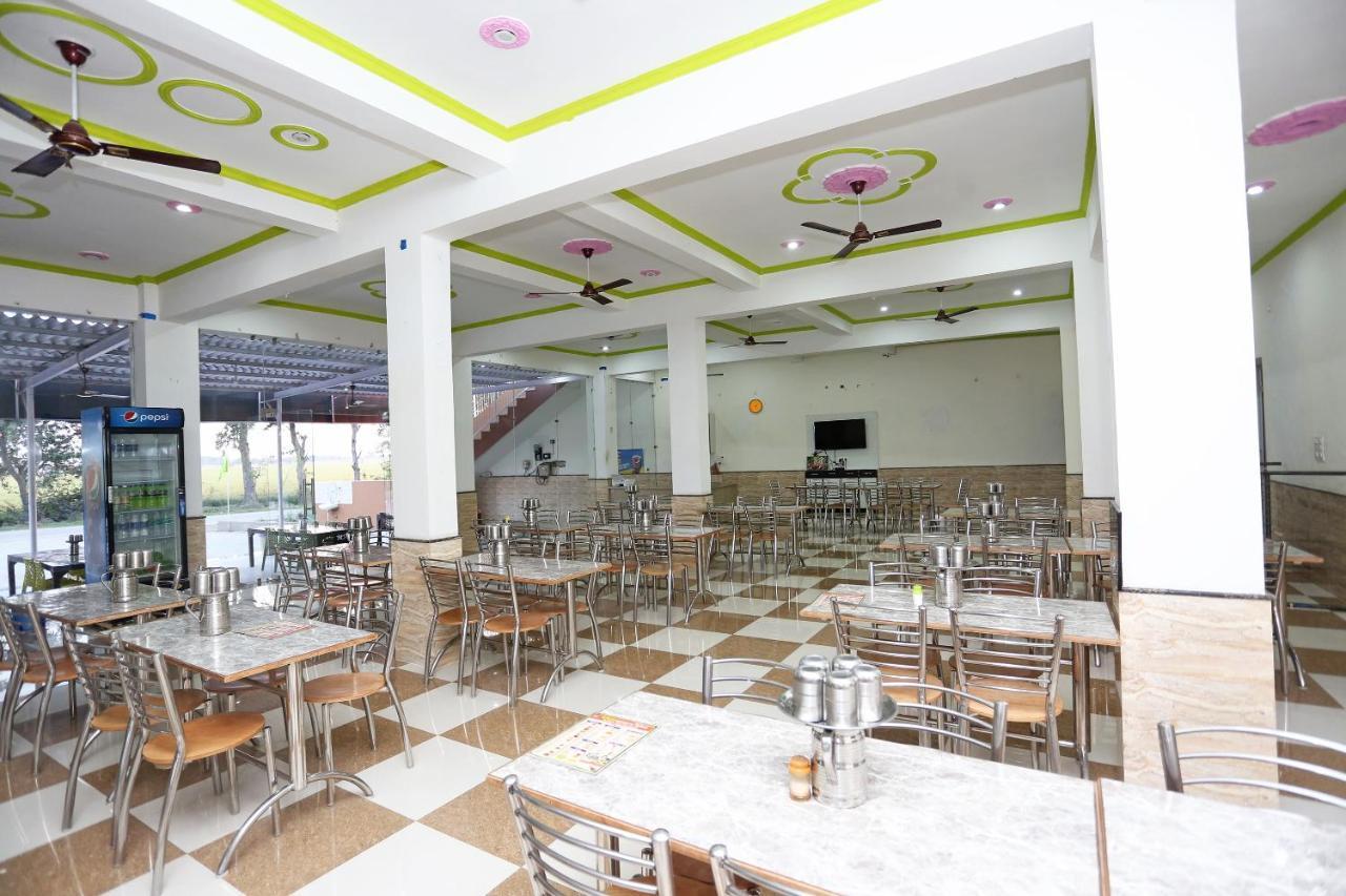 Oyo 29517 Hotel Barsana Palace Chhata Kültér fotó