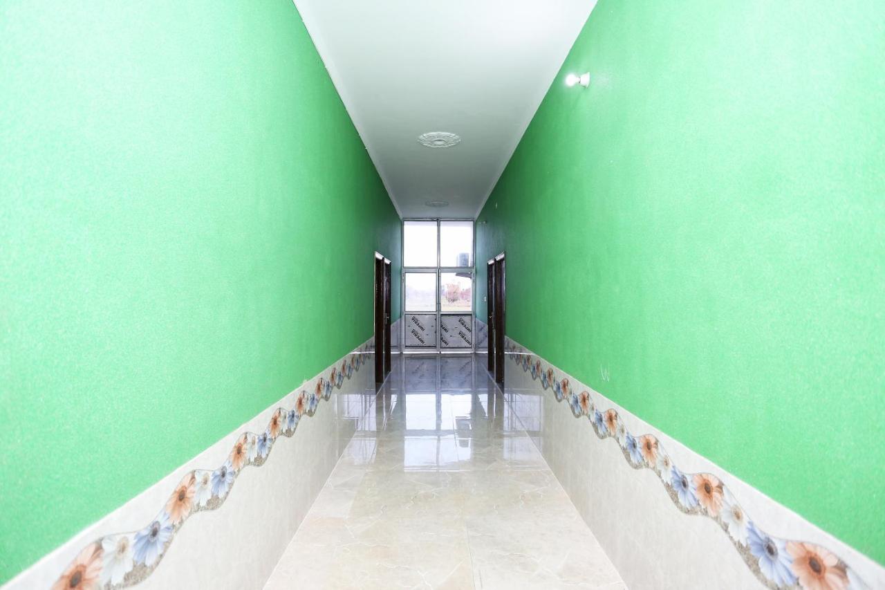 Oyo 29517 Hotel Barsana Palace Chhata Kültér fotó