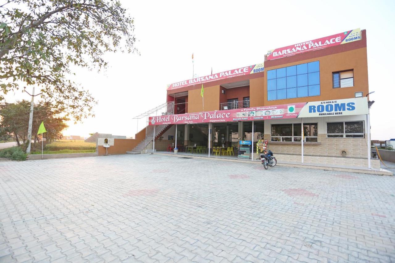 Oyo 29517 Hotel Barsana Palace Chhata Kültér fotó