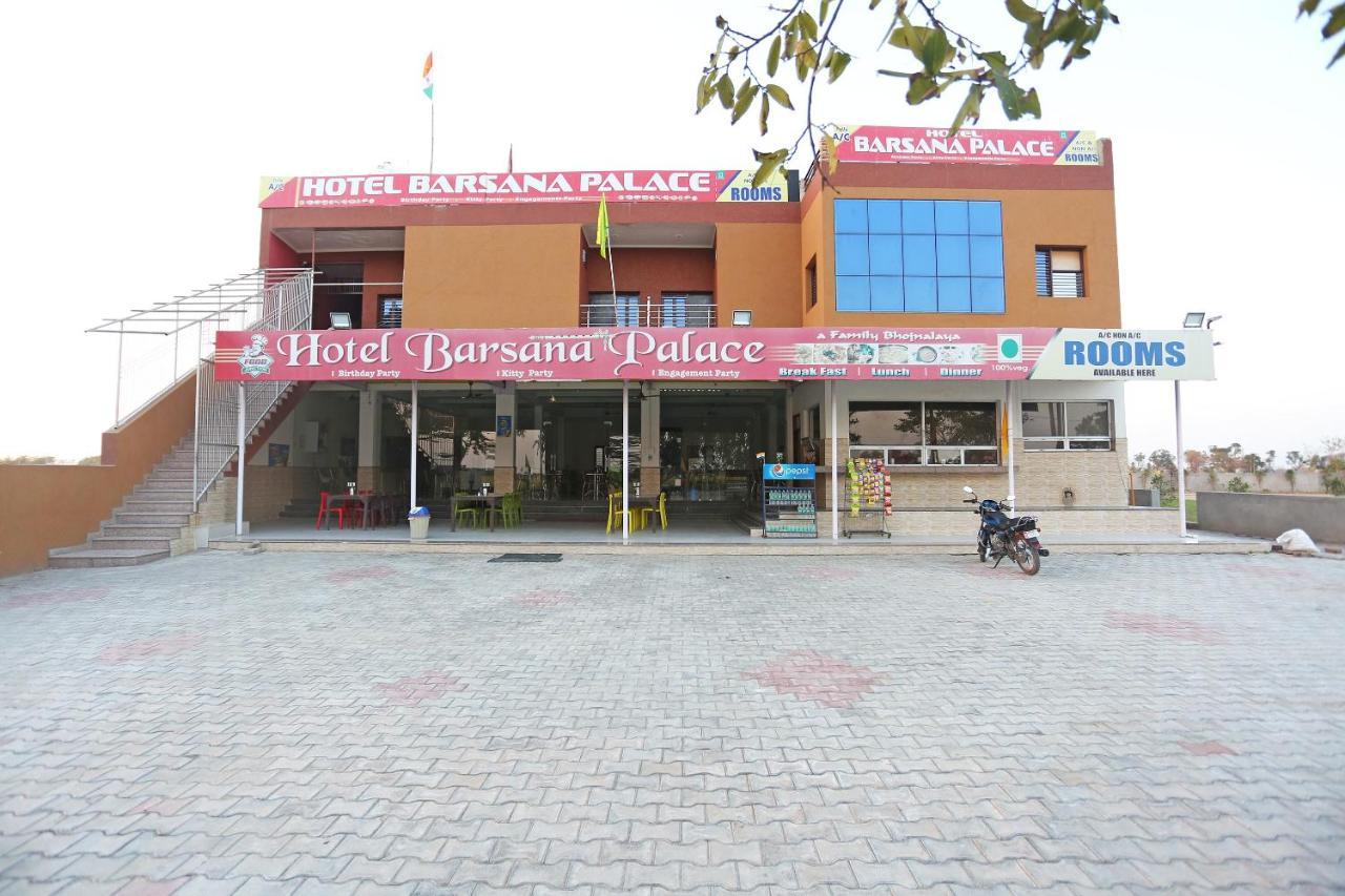 Oyo 29517 Hotel Barsana Palace Chhata Kültér fotó
