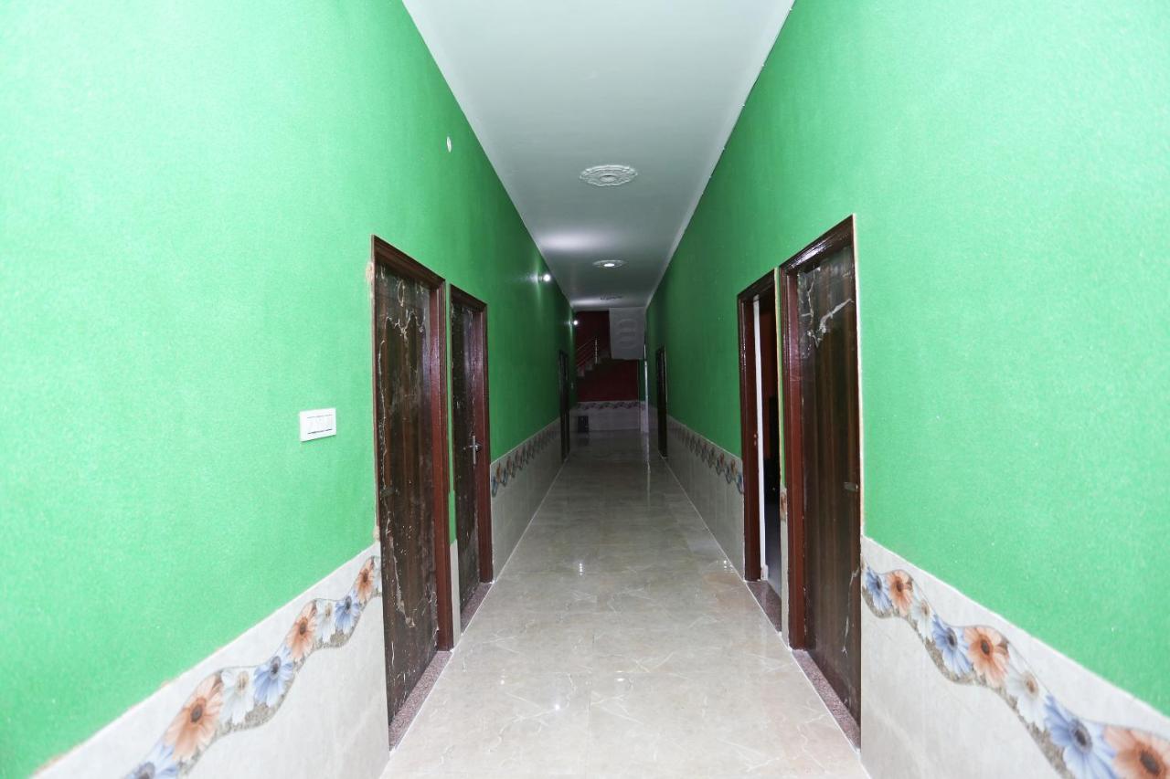 Oyo 29517 Hotel Barsana Palace Chhata Kültér fotó