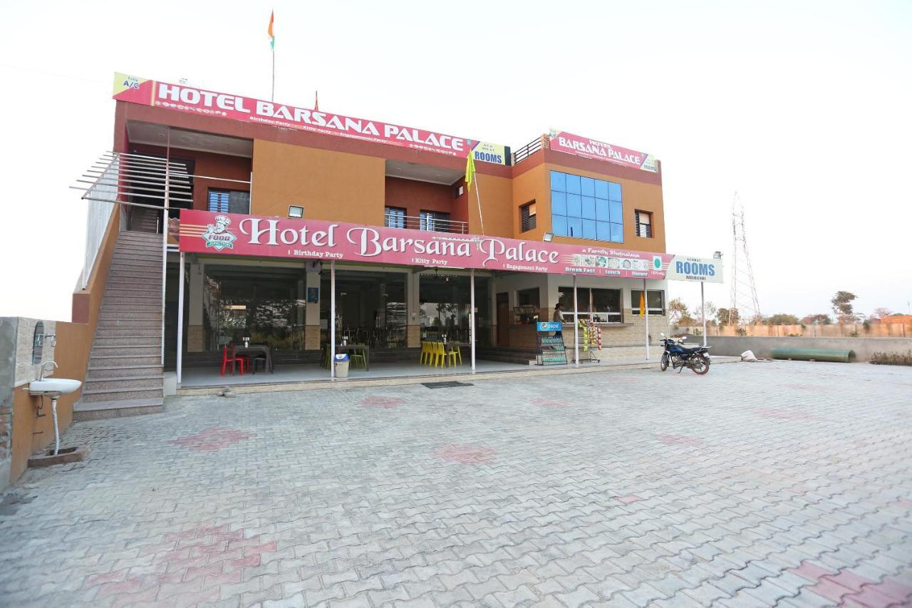 Oyo 29517 Hotel Barsana Palace Chhata Kültér fotó